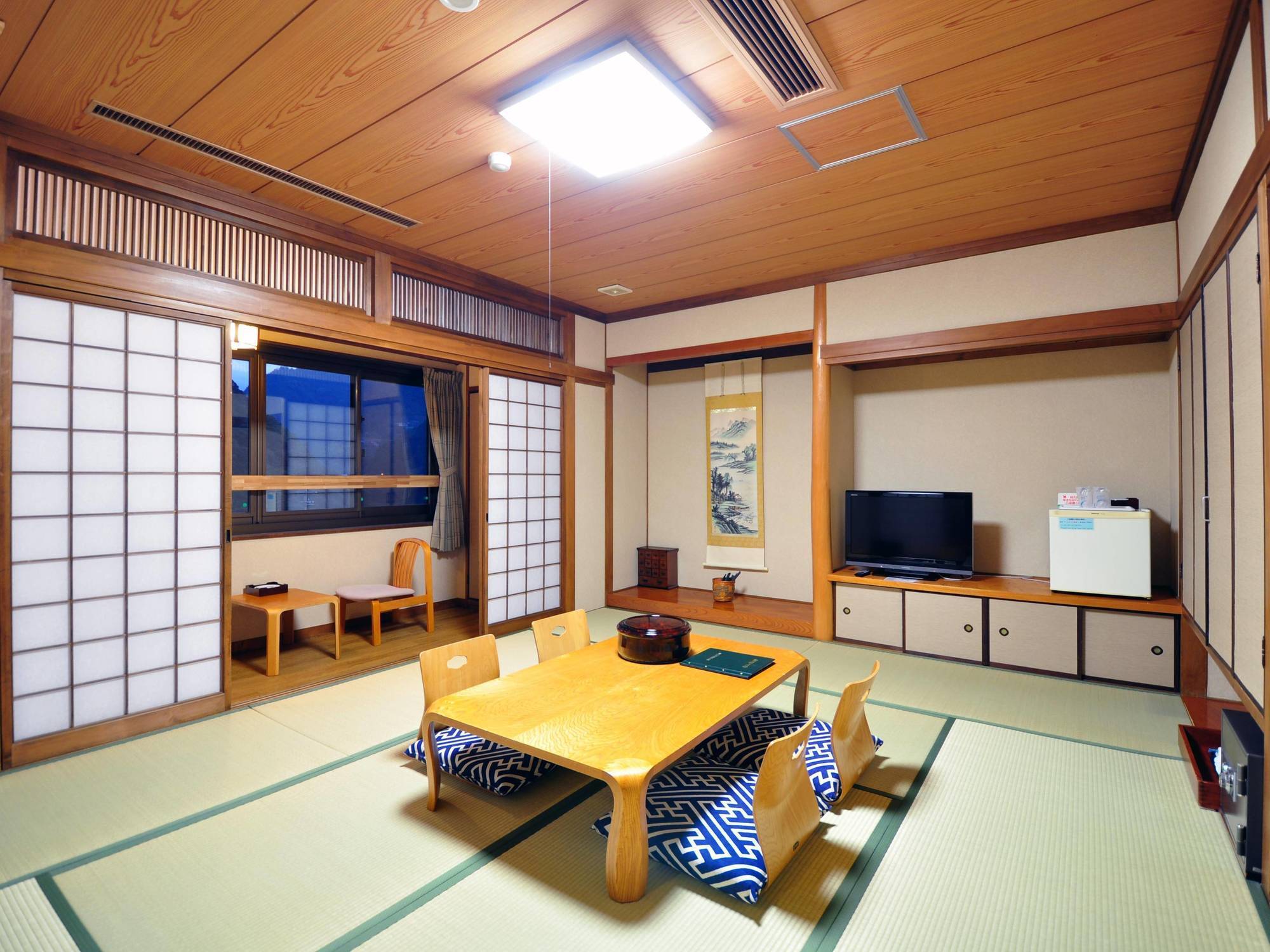 ホテル 大歩危峡まんなか 三好市 エクステリア 写真